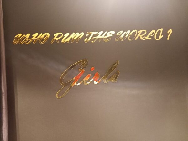 Shkrim me plex gold
