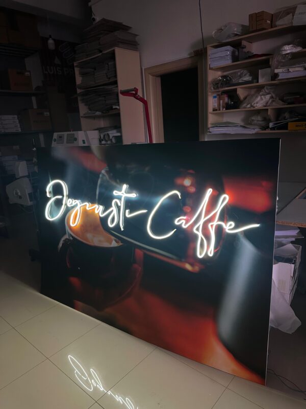 Foreks i veshur me adeziv i shoqëruar me neon LED - Figura 2