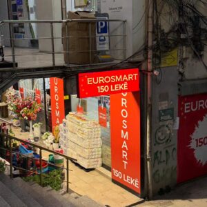 Tabelë plex flamur me ndriçim+ veshje xhamash me adeziv