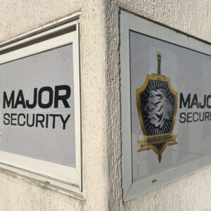 Veshje xhamash me adeziv rrjetë