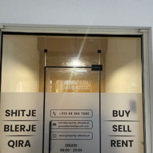 Veshje xhamash me adeziv akull