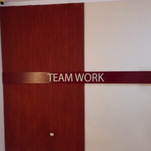 Bazë forex i veshur me adeziv dhe gërma forex